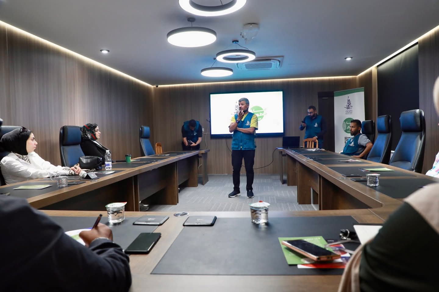 لقاء تشاوري بين منظمة شباب العمل التطوعي و الجامعة الليبية الدولية